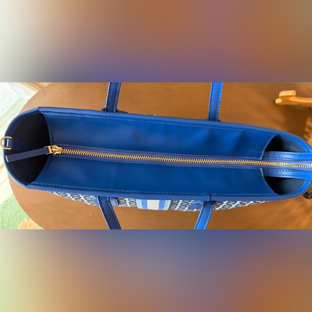 Tory Burch Gemini Link Blue and White Patterned Tote- comes with long strap - Picture 5 of 16
